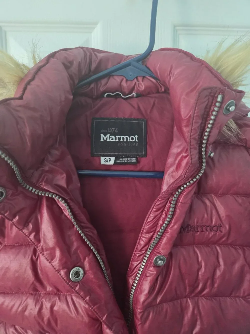 Marmot girls burgundy winter jacket faux fur hood size Small